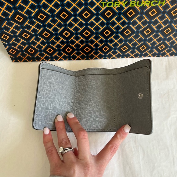 Tory Burch Fleming Soft Polished Grain Small Flap Wallet Slate Silver Gray Grey - Picture 7 of 10